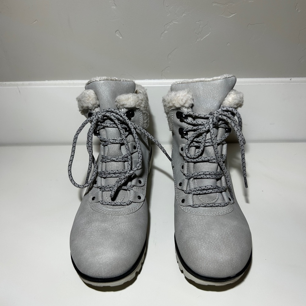 JBU Redrock boots in stone white by Jambu  size 7.5 women’s